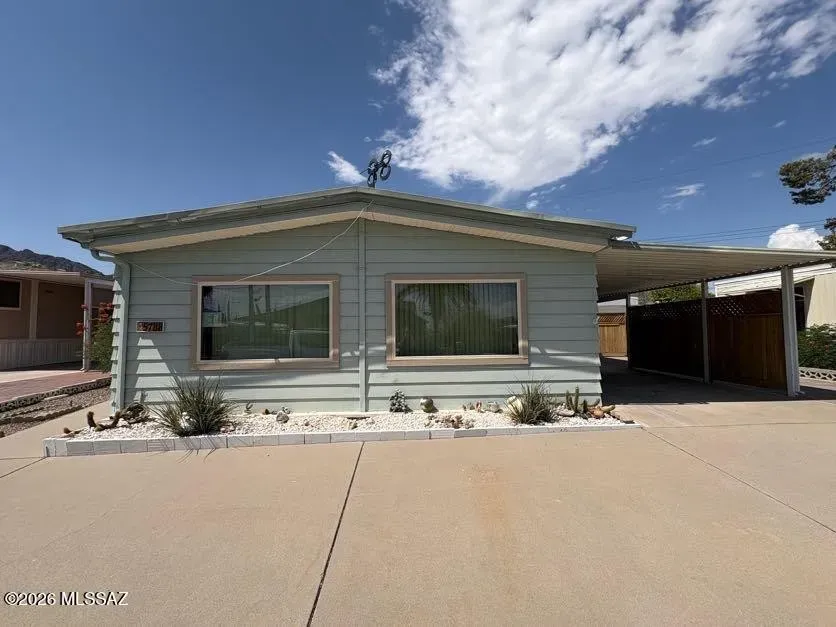 2 Bed 2 Bath Traditional Suburban Family Home in Tucson, AZ