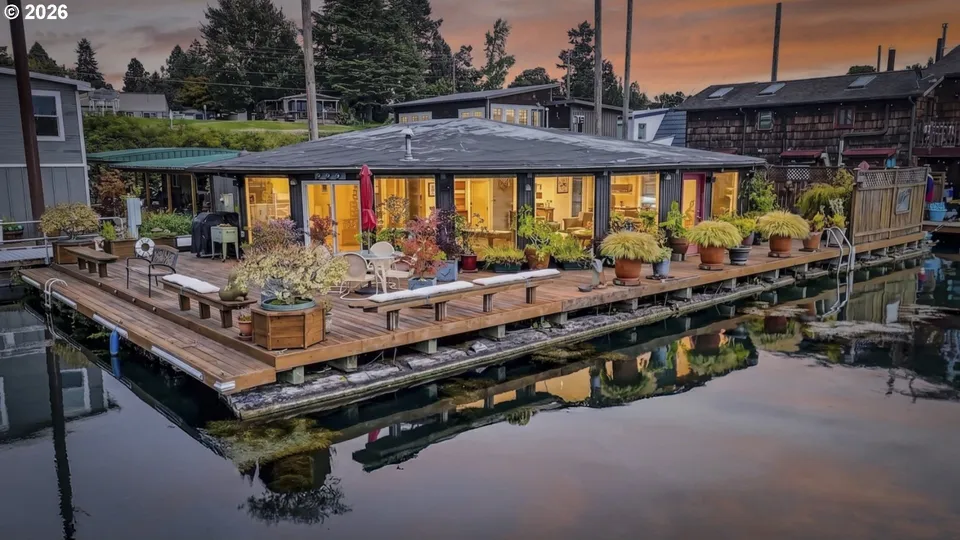 2 Bed 2 Bath Established Mid-Century Residence in Portland, OR