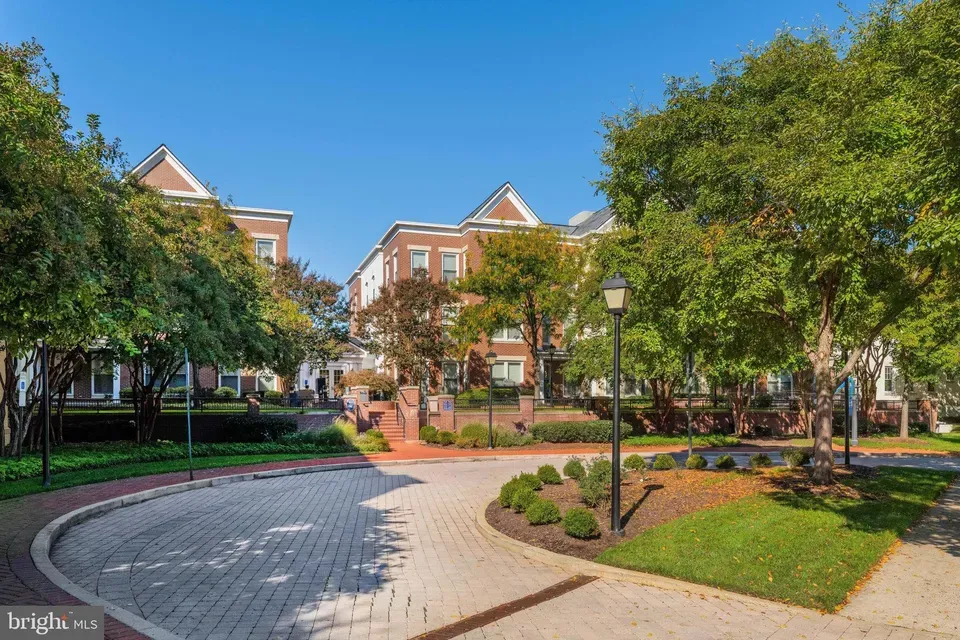 2 Bed 2 Bath Urban Residential Condo in Alexandria, VA