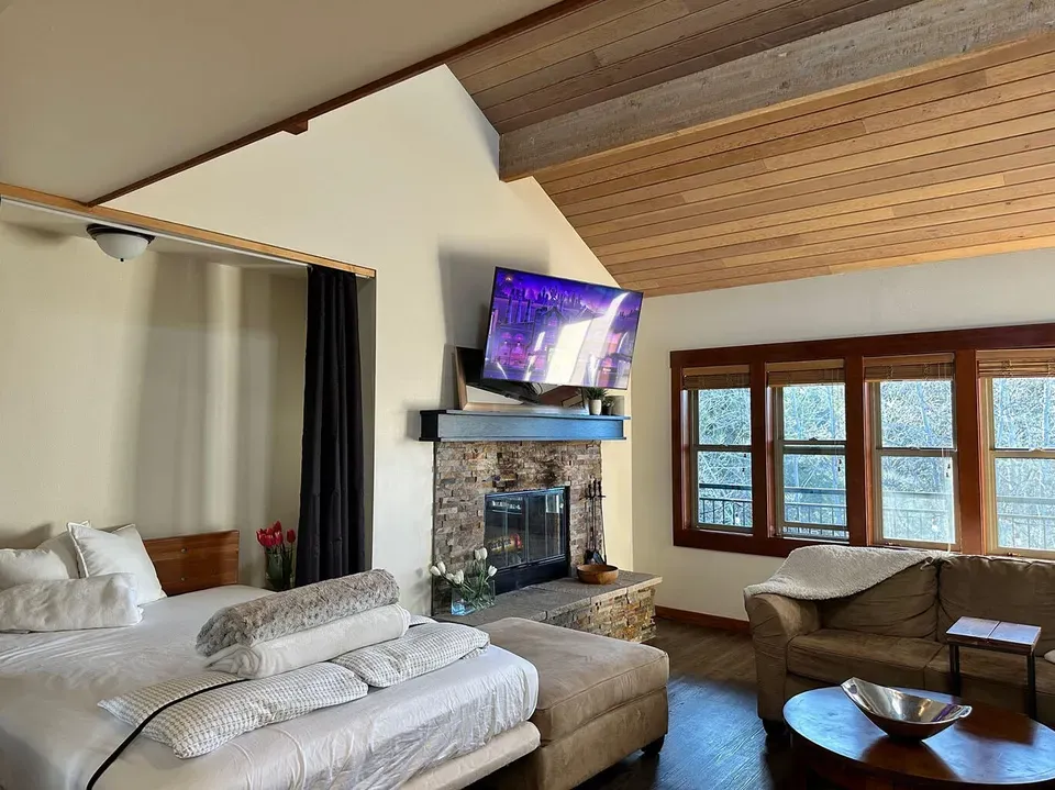 2 Bed 2 Bath Urban Residential Condo in Bend, OR - 3