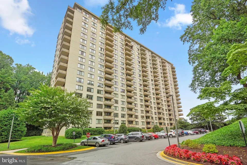 2 Bed 2 Bath Urban Residential Condo in Bethesda, MD