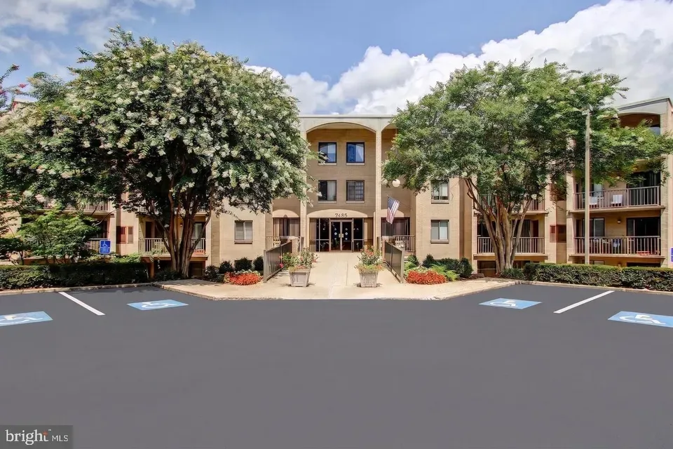 2 Bed 2 Bath Urban Residential Condo in Bethesda, MD - 2