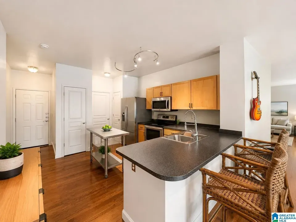 2 Bed 2 Bath Urban Residential Condo in Birmingham, AL - 4