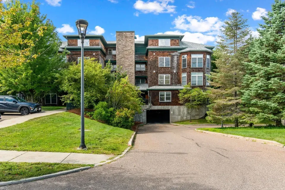 2 Bed 2 Bath Urban Residential Condo in Burlington, VT - 4