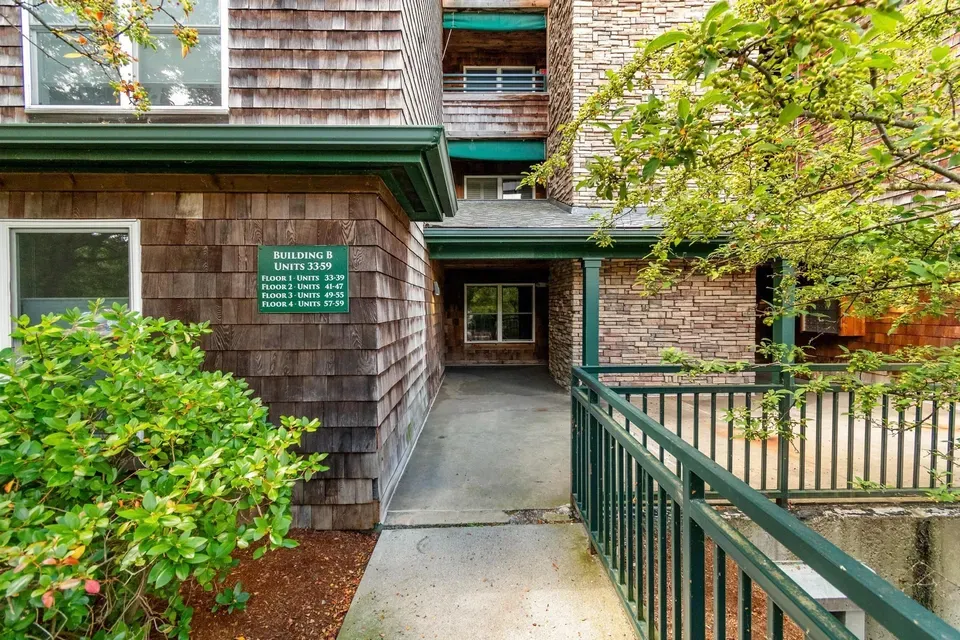 2 Bed 2 Bath Urban Residential Condo in Burlington, VT - 5