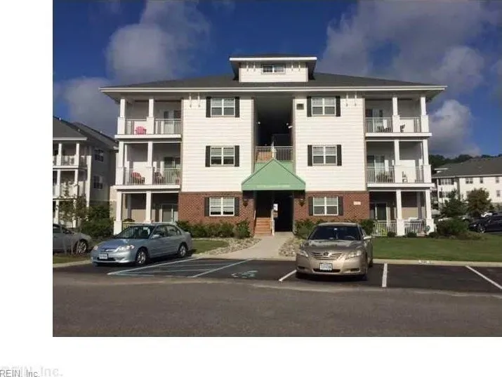 2 Bed 2 Bath Urban Residential Condo in Chesapeake, VA
