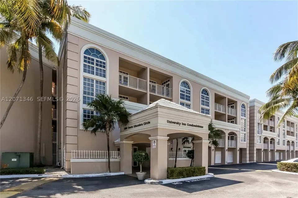2 Bed 2 Bath Urban Residential Condo in Coral Gables, FL