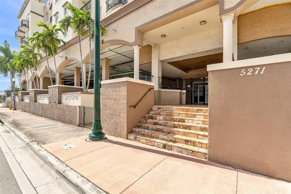 2 Bed 2 Bath Urban Residential Condo in Coral Gables, FL - 2