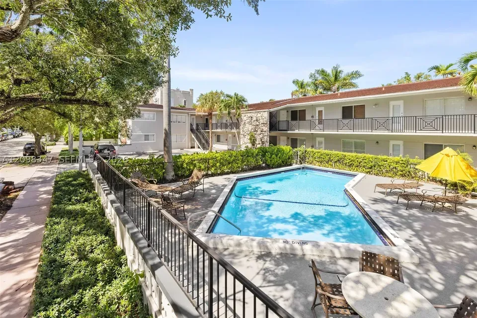 2 Bed 2 Bath Urban Residential Condo in Coral Gables, FL