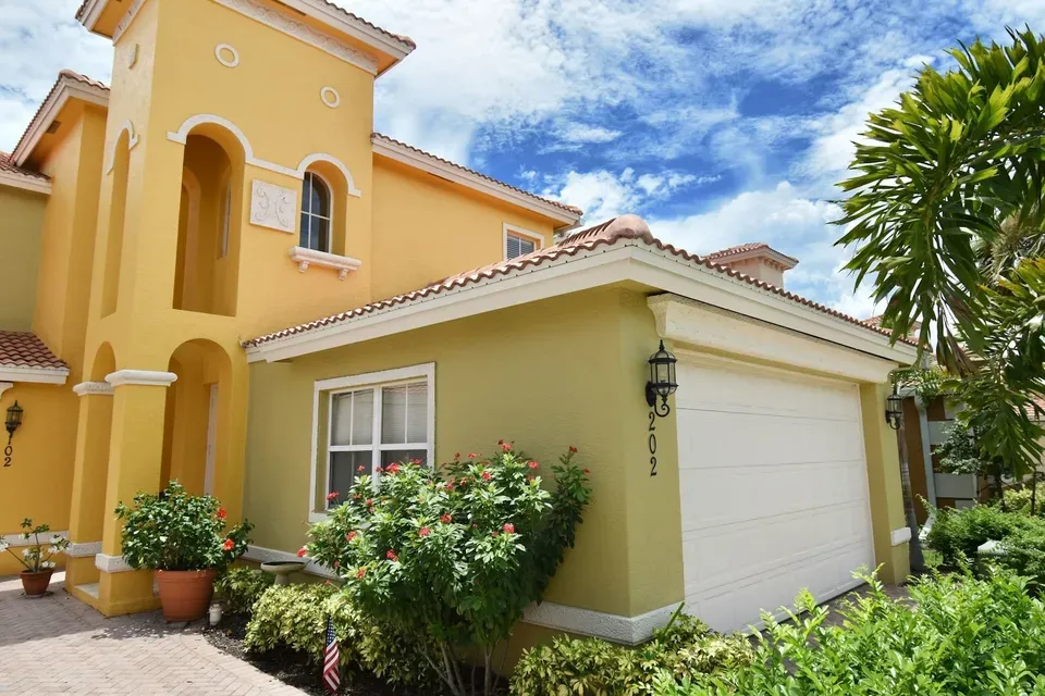 2 Bed 2 Bath Urban Residential Condo in Fort Myers, FL