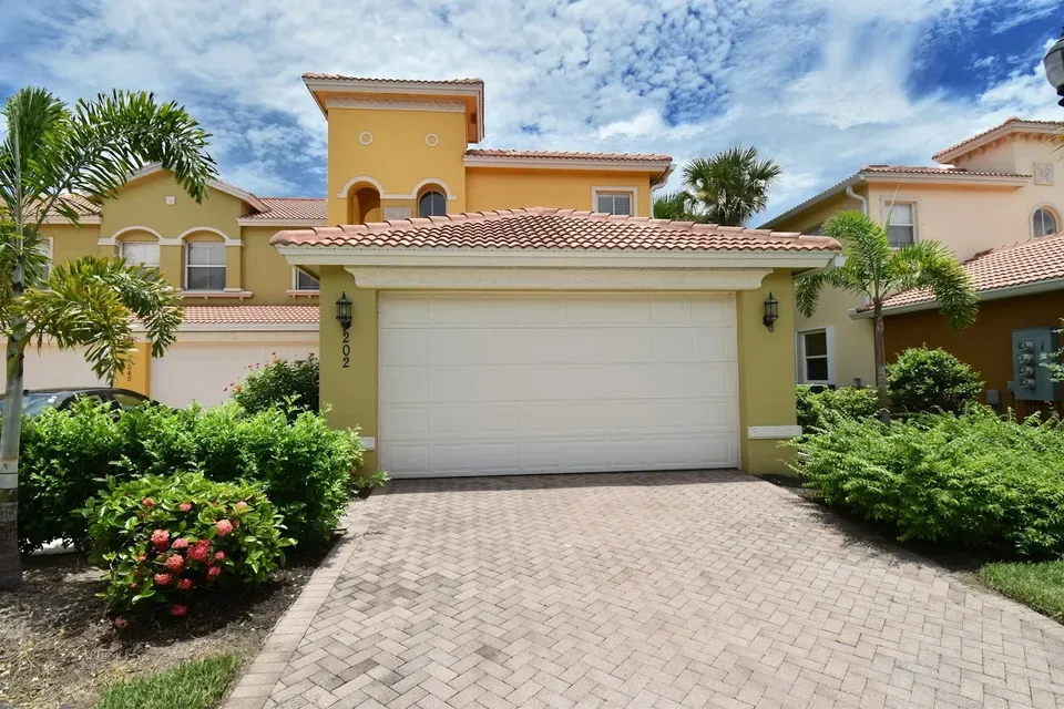 2 Bed 2 Bath Urban Residential Condo in Fort Myers, FL - 2
