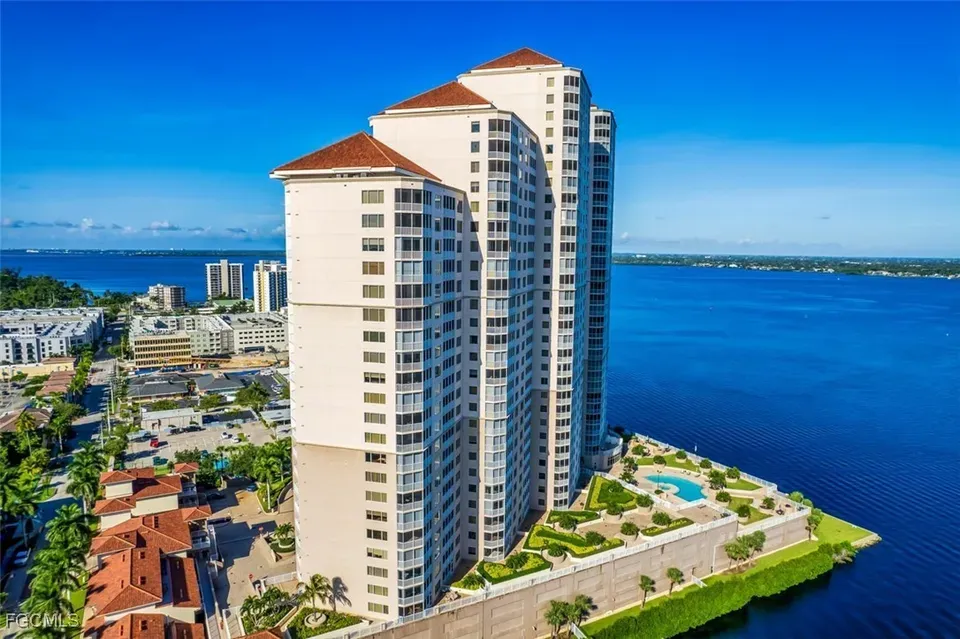 2 Bed 2 Bath Urban Residential Condo in Fort Myers, FL - 4