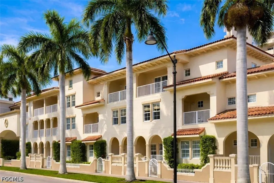 2 Bed 2 Bath Urban Residential Condo in Fort Myers, FL