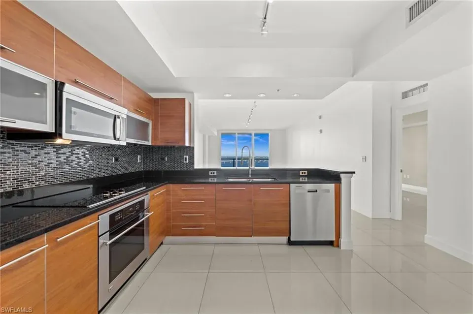 2 Bed 2 Bath Urban Residential Condo in Fort Myers, FL - 4
