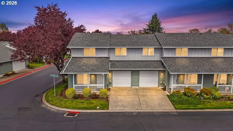 2 Bed 2 Bath Urban Residential Condo in Hillsboro, OR