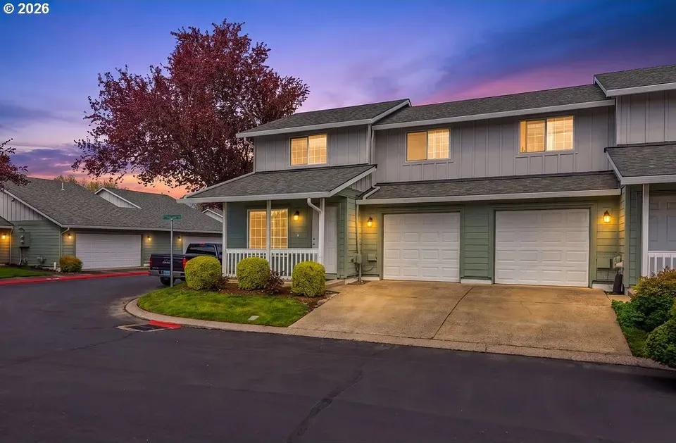 2 Bed 2 Bath Urban Residential Condo in Hillsboro, OR - 2