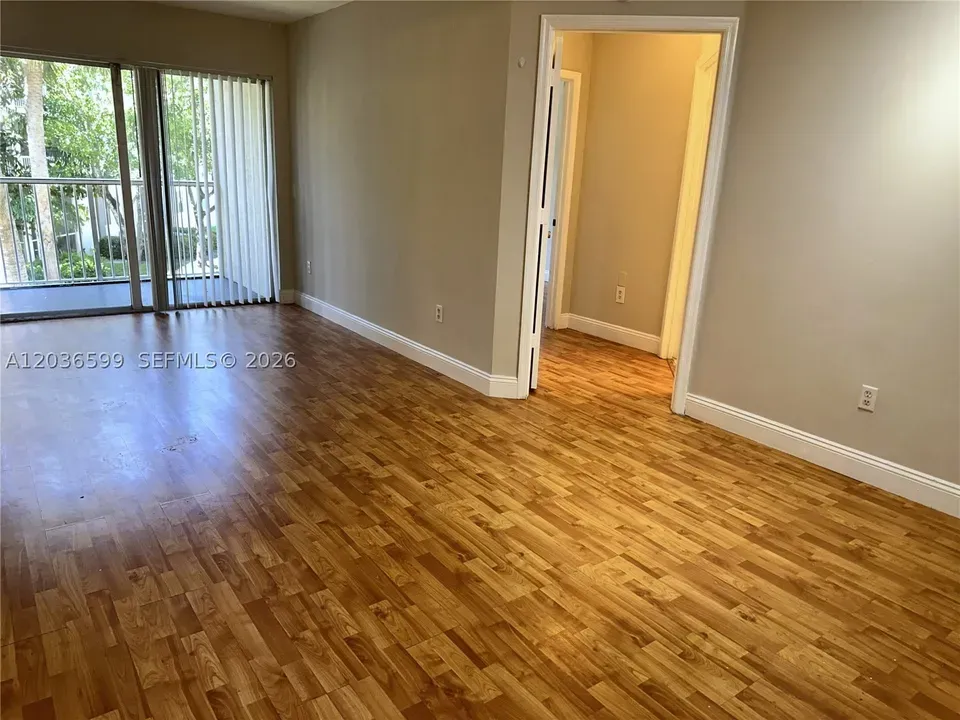 2 Bed 2 Bath Urban Residential Condo in Hollywood, FL - 4