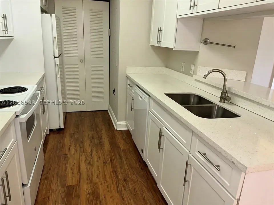 2 Bed 2 Bath Urban Residential Condo in Hollywood, FL - 5