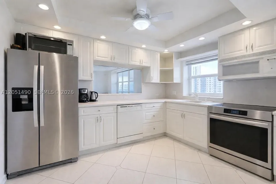 2 Bed 2 Bath Urban Residential Condo in Hollywood, FL