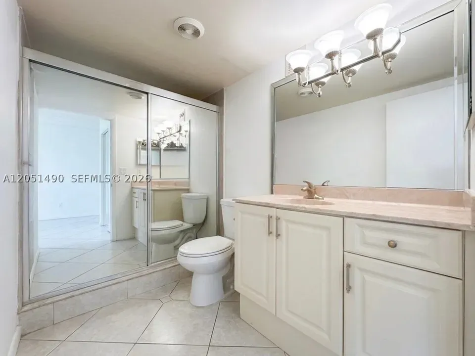 2 Bed 2 Bath Urban Residential Condo in Hollywood, FL - 4