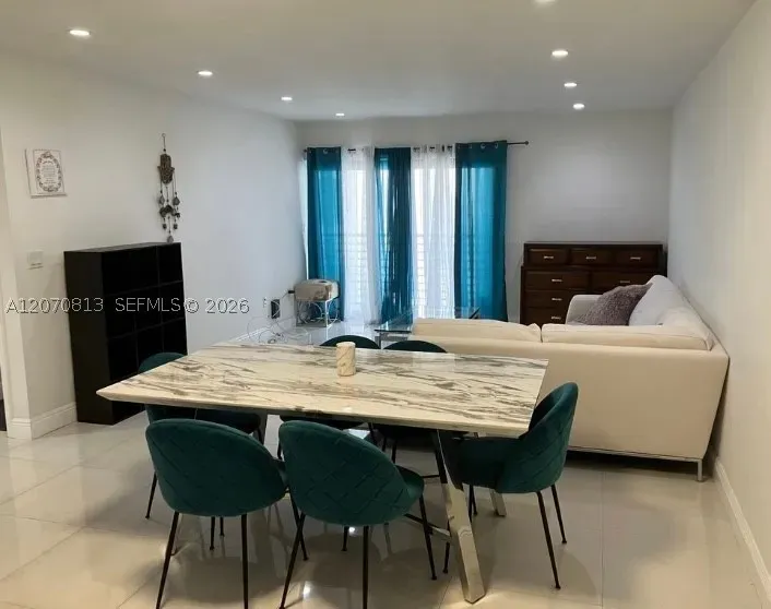 2 Bed 2 Bath Urban Residential Condo in Hollywood, FL