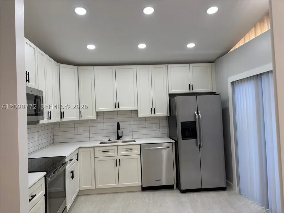 2 Bed 2 Bath Urban Residential Condo in Hollywood, FL - 4