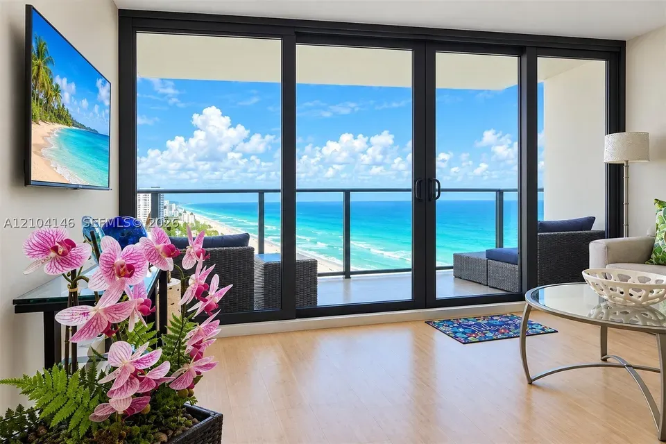 2 Bed 2 Bath Urban Residential Condo in Hollywood, FL