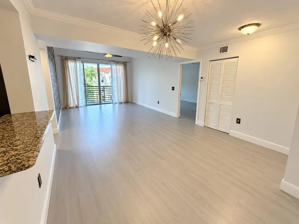2 Bed 2 Bath Urban Residential Condo in Hollywood, FL - 2