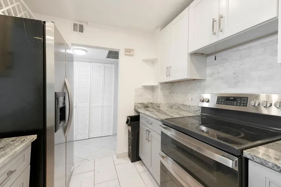 2 Bed 2 Bath Urban Residential Condo in Hollywood, FL
