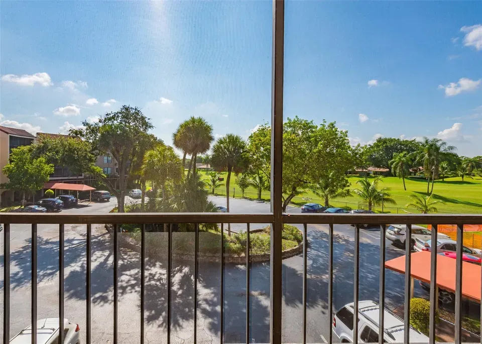2 Bed 2 Bath Urban Residential Condo in Hollywood, FL - 2