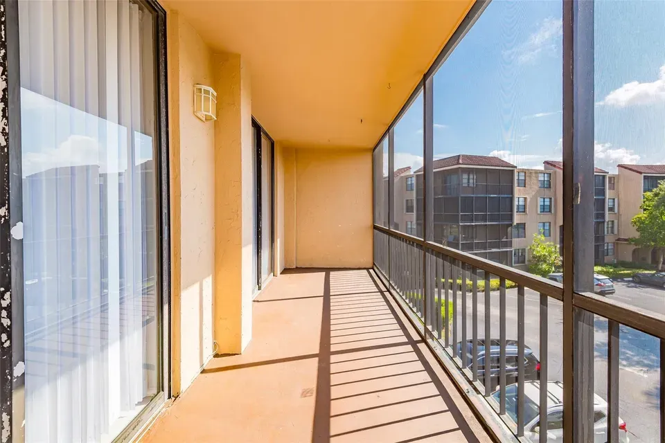2 Bed 2 Bath Urban Residential Condo in Hollywood, FL - 3