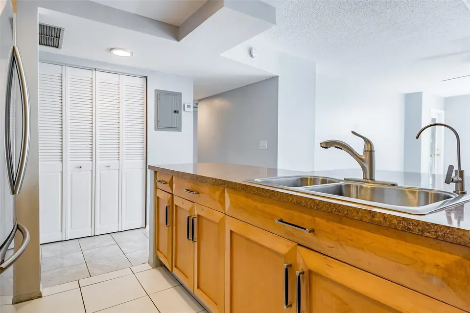 2 Bed 2 Bath Urban Residential Condo in Hollywood, FL - 5