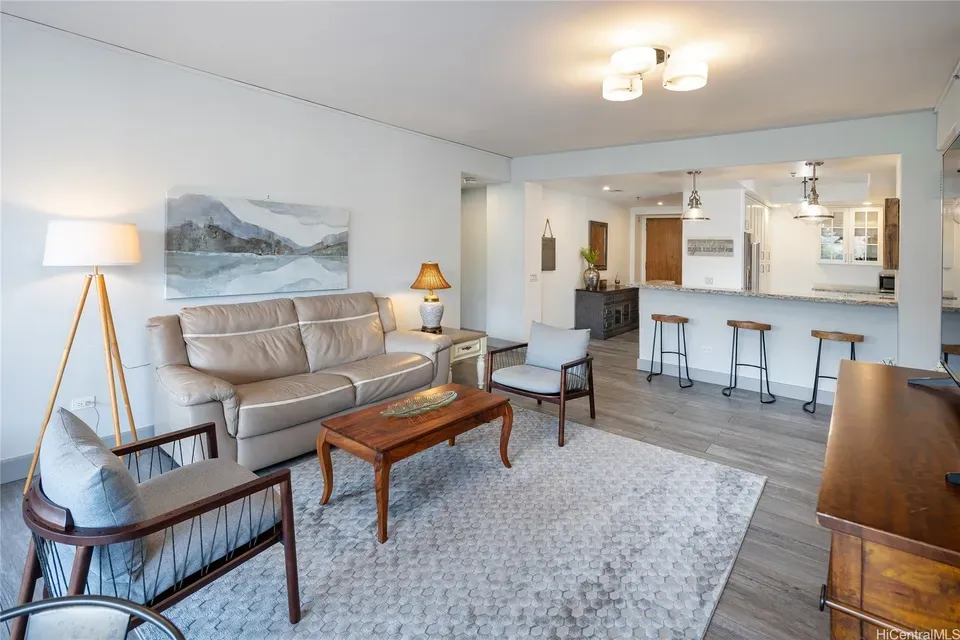 2 Bed 2 Bath Urban Residential Condo in Honolulu, HI - 5