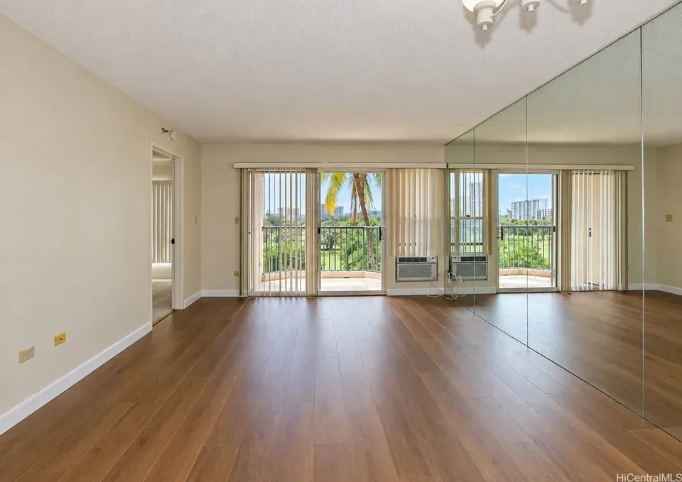 2 Bed 2 Bath Urban Residential Condo in Honolulu, HI - 2