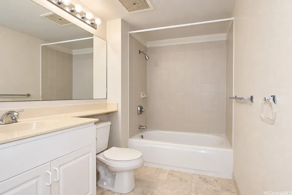 2 Bed 2 Bath Urban Residential Condo in Honolulu, HI - 5