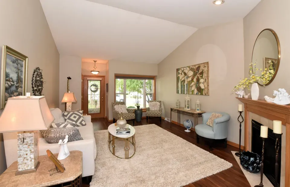 2 Bed 2 Bath Urban Residential Condo in Kenosha, WI - 4