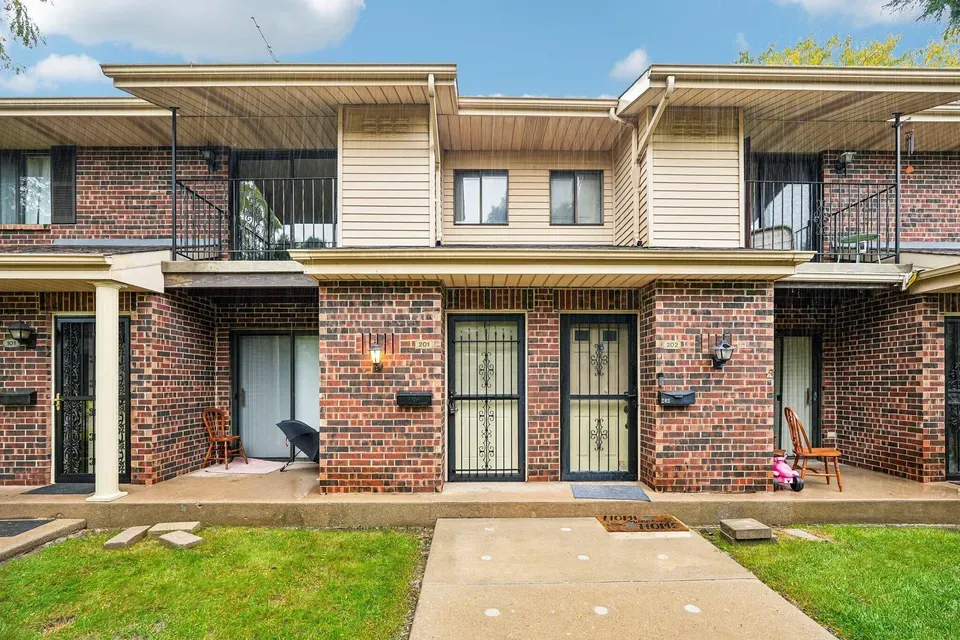 2 Bed 2 Bath Urban Residential Condo in Kenosha, WI