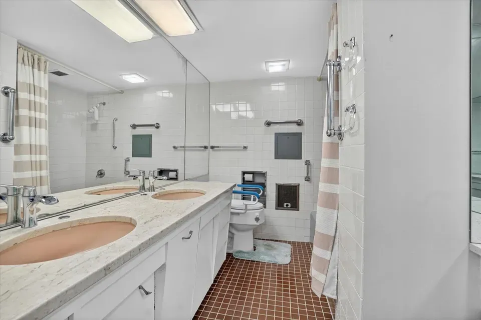2 Bed 2 Bath Urban Residential Condo in Milwaukee, WI - 5