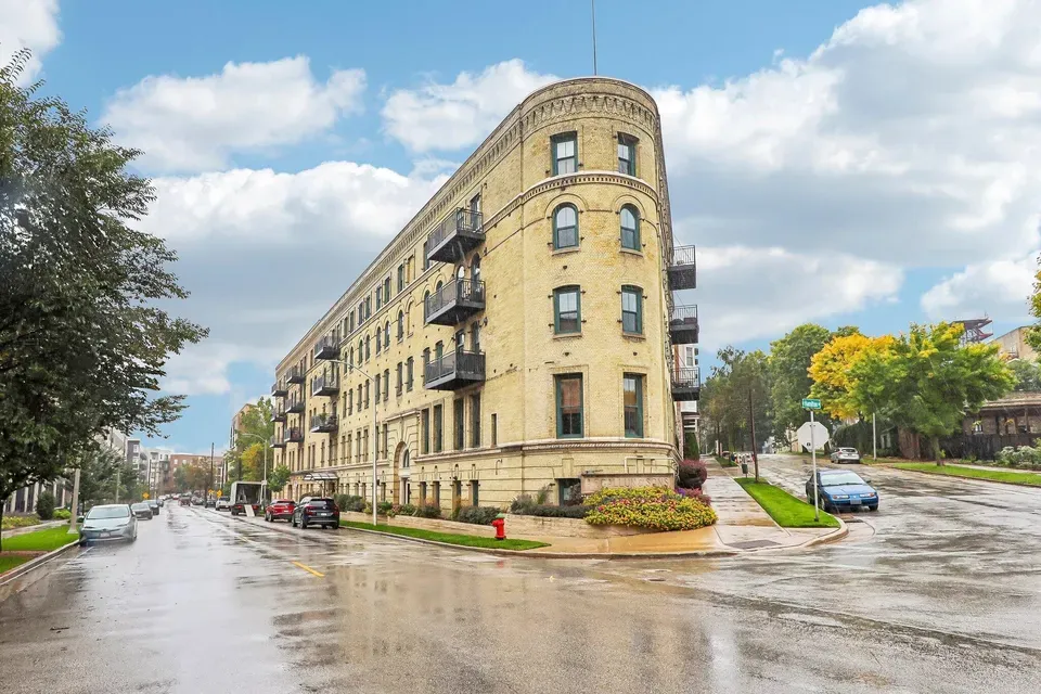 2 Bed 2 Bath Urban Residential Condo in Milwaukee, WI