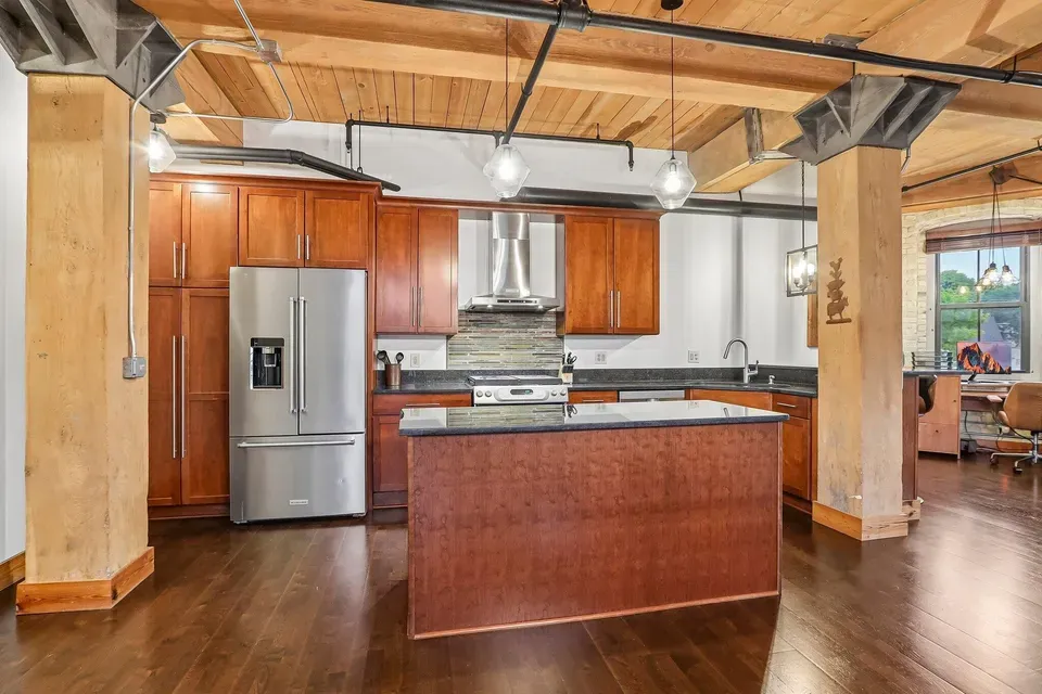 2 Bed 2 Bath Urban Residential Condo in Milwaukee, WI - 4