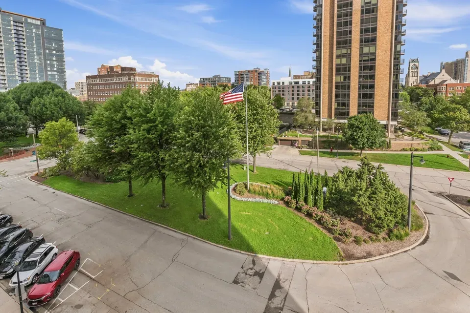 2 Bed 2 Bath Urban Residential Condo in Milwaukee, WI - 5