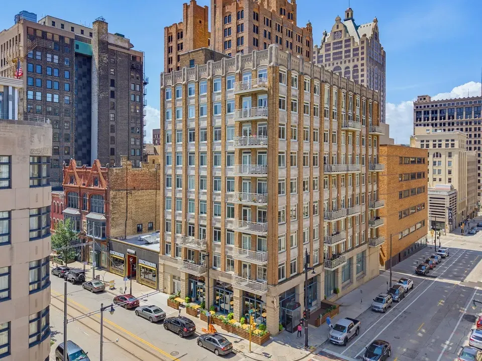 2 Bed 2 Bath Urban Residential Condo in Milwaukee, WI