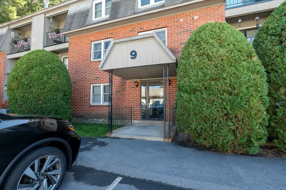 2 Bed 2 Bath Urban Residential Condo in Nashua, NH - 5