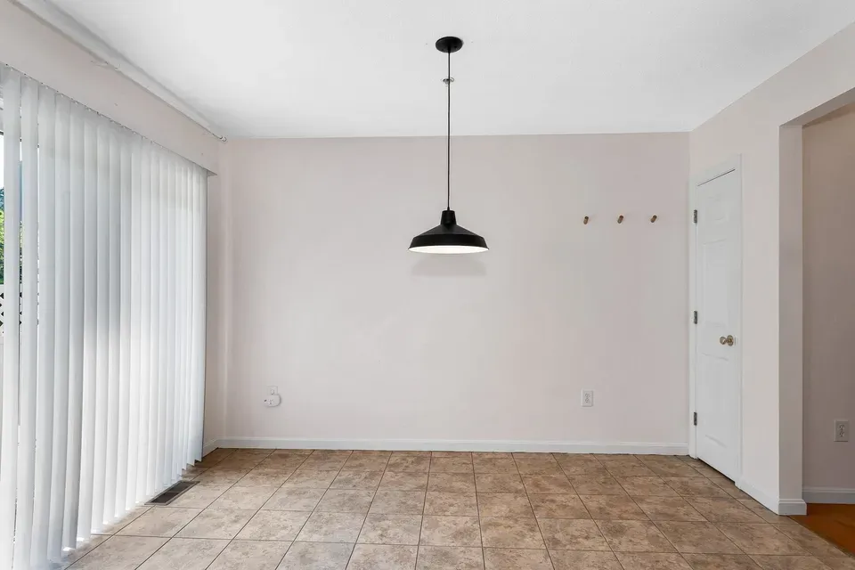 2 Bed 2 Bath Urban Residential Condo in Nashua, NH - 5
