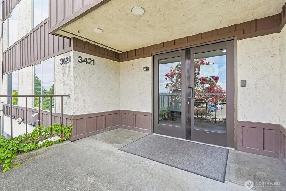 2 Bed 2 Bath Urban Residential Condo in Seattle, WA - 3