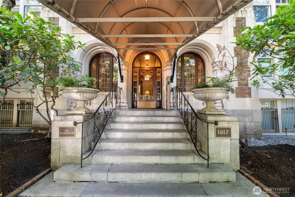 2 Bed 2 Bath Urban Residential Condo in Seattle, WA