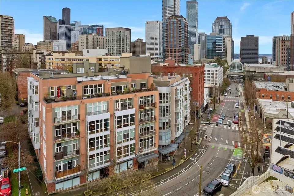 2 Bed 2 Bath Urban Residential Condo in Seattle, WA - 2