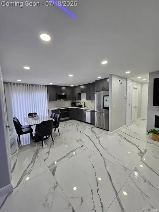 2 Bed 2 Bath Urban Residential Condo in Troy, MI - 5