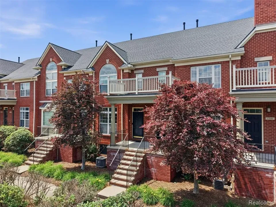 2 Bed 2 Bath Urban Residential Condo in Troy, MI
