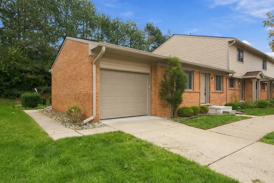 2 Bed 2 Bath Urban Residential Condo in Troy, MI - 2